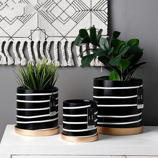 Ceramic black & white flower pot