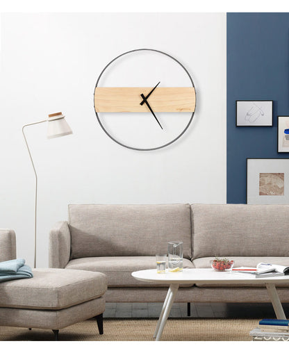 Horloge murale en bois simple et créative