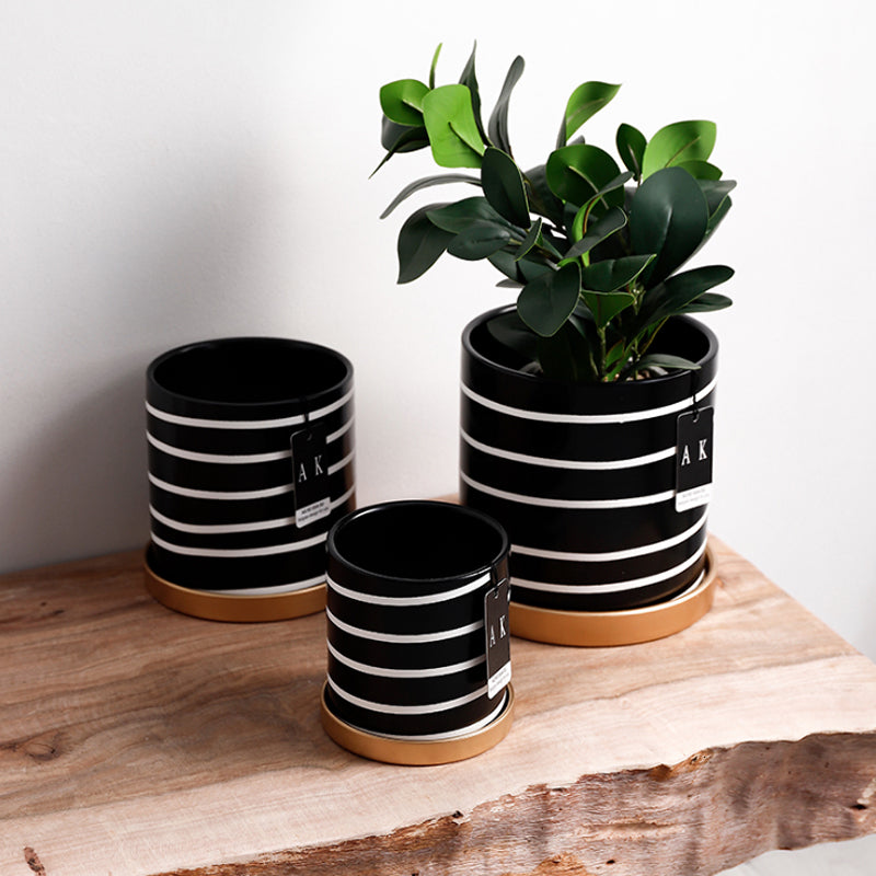 Ceramic black & white flower pot